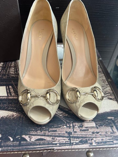 Opentoe monogram