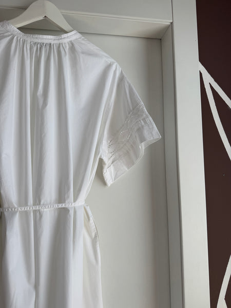 Abito in cotone con ricami