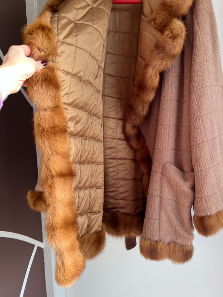 Cappotto con profili pelliccia