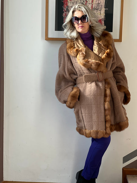 Cappotto con profili pelliccia