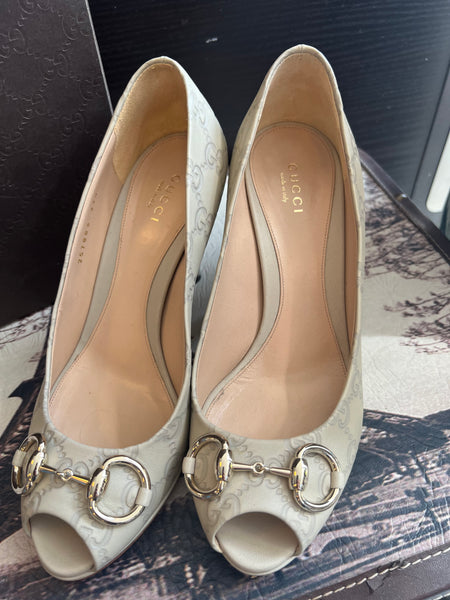 Opentoe monogram