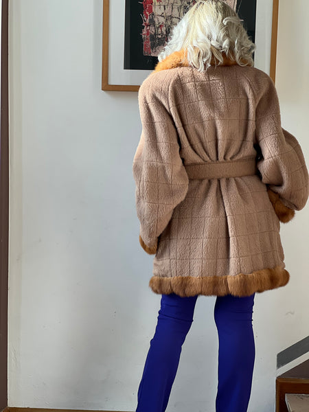 Cappotto con profili pelliccia