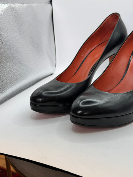 Décolleté in pelle nera con plateau