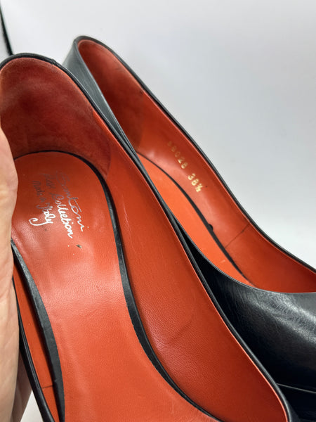 Décolleté in pelle nera con plateau