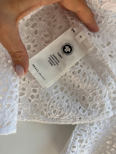 Camicia in pizzo con volant