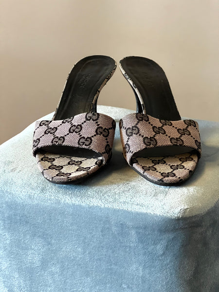 Sandali monogram