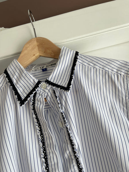 Camicia a righe con ricami