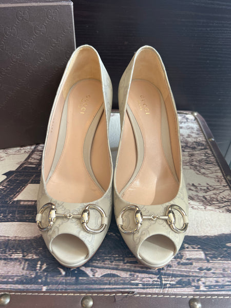 Opentoe monogram