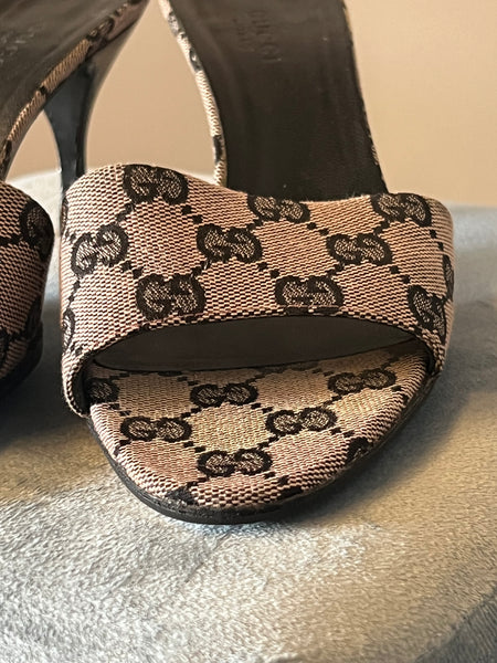 Sandali monogram