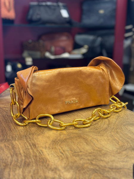 Borsa in pelle con catena