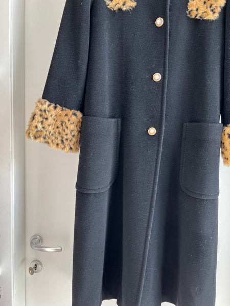 Cappotto nero animalier