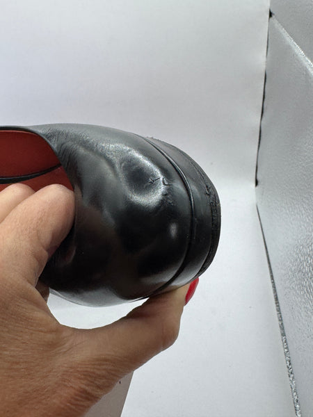 Décolleté in pelle nera con plateau