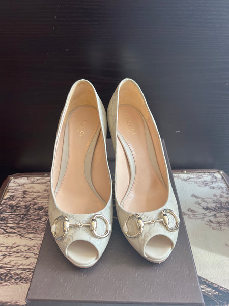 Opentoe monogram