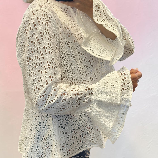 Camicia in pizzo con volant