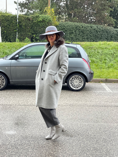 Cappotto grigio tre bottoni